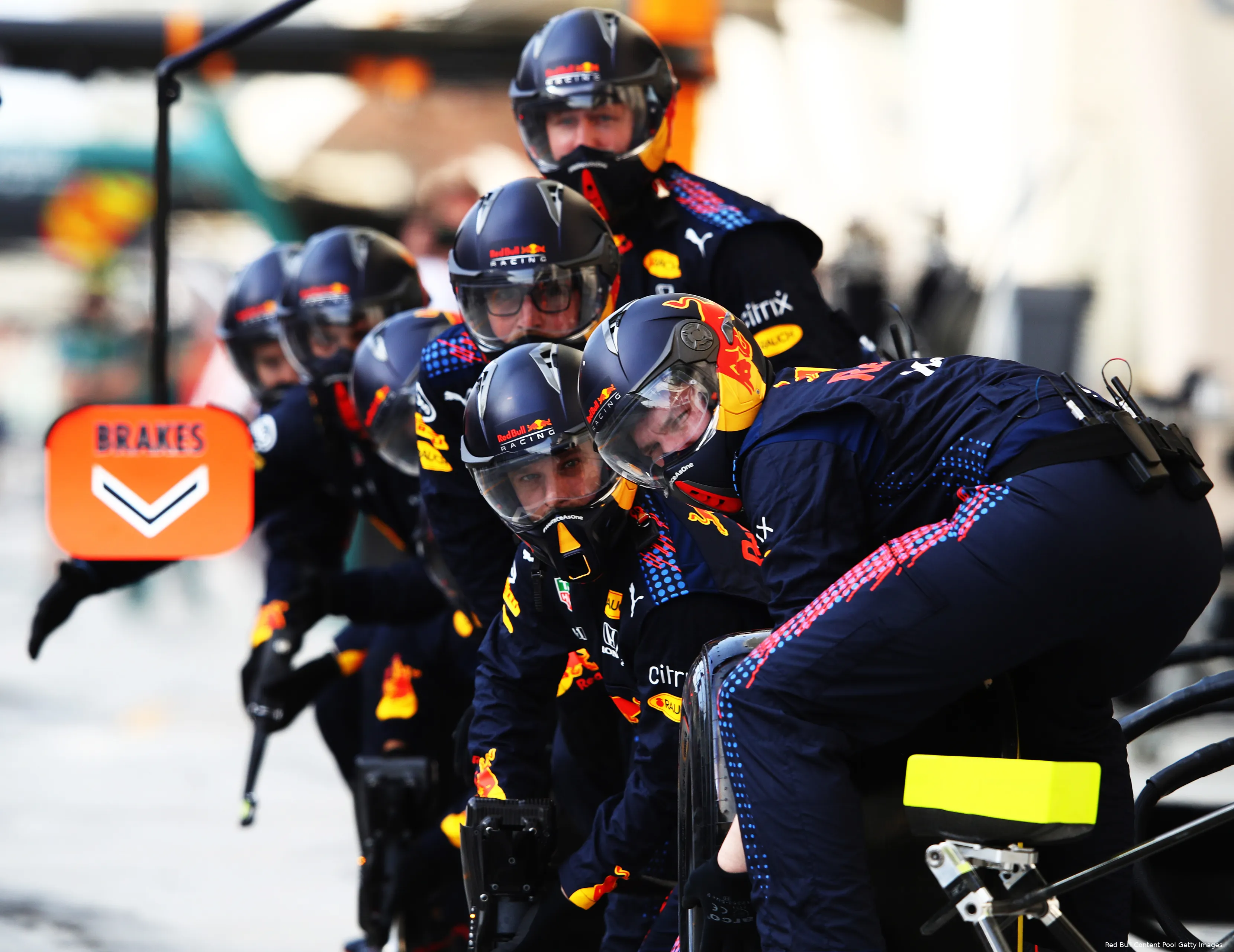 Red Bull Racing pitcrew Bahrein
