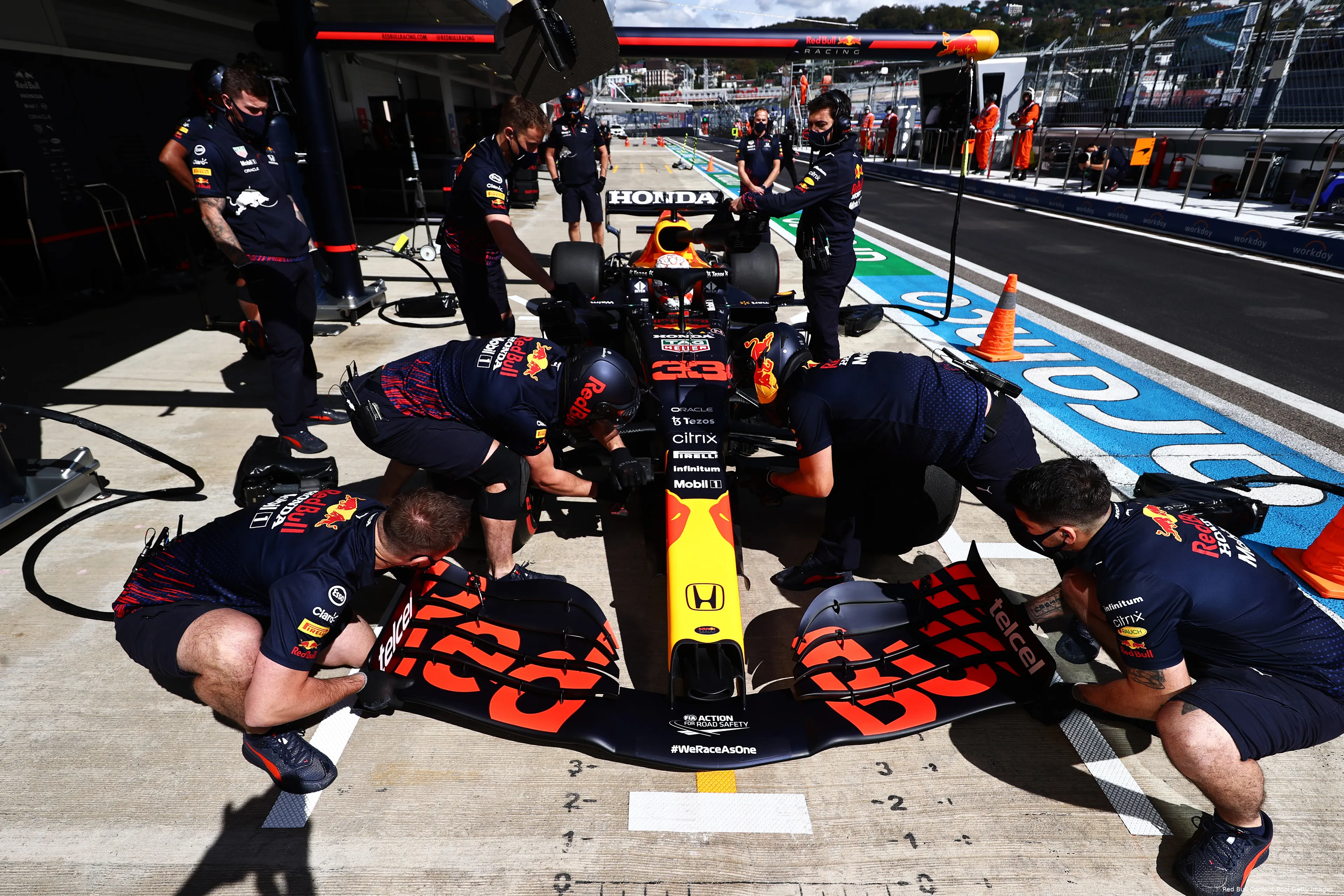 Red Bull Racing pitstraat Sochi