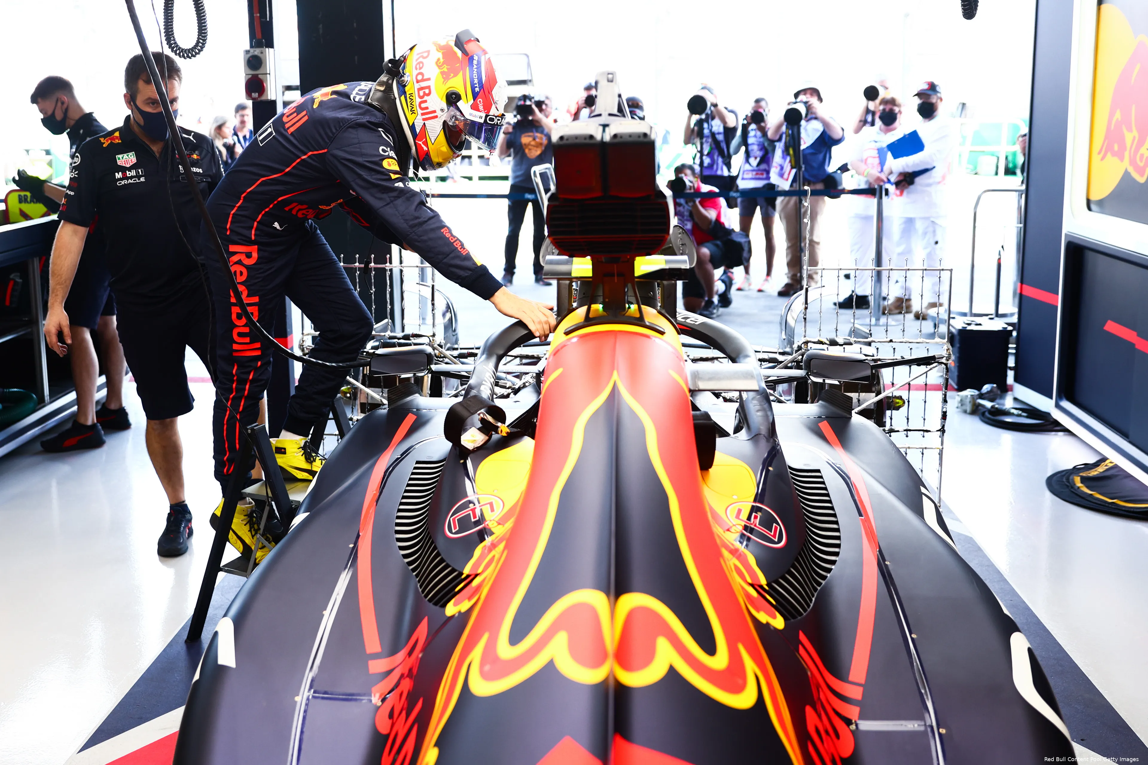 red bull racing motorkap