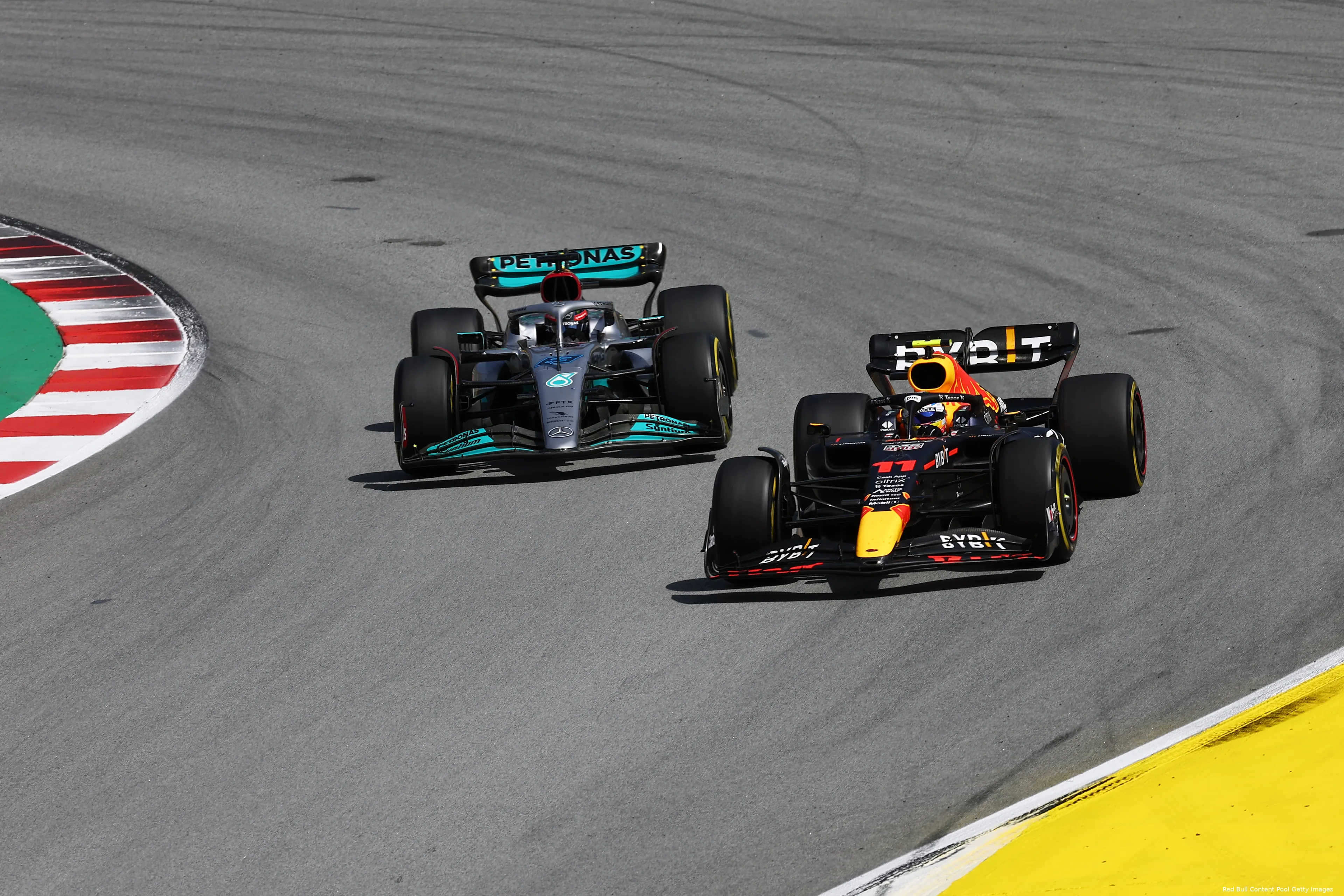 sergio perez george russell red bull racing mercedes grand prix van spanje 2022