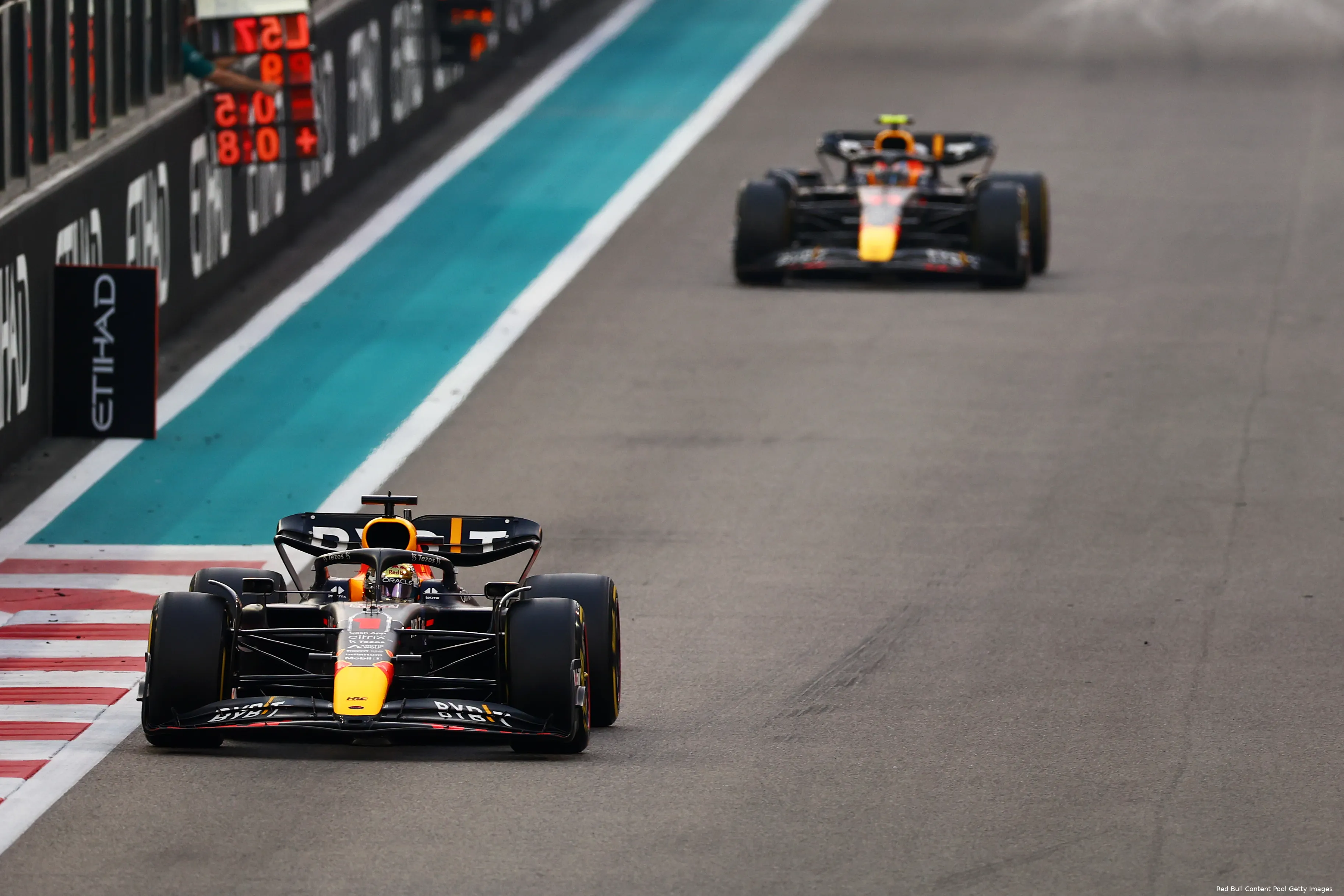 Max Verstappen Sergio Pérez RB18 Red Bull Racing F1 GP Abu Dhabi 2022
