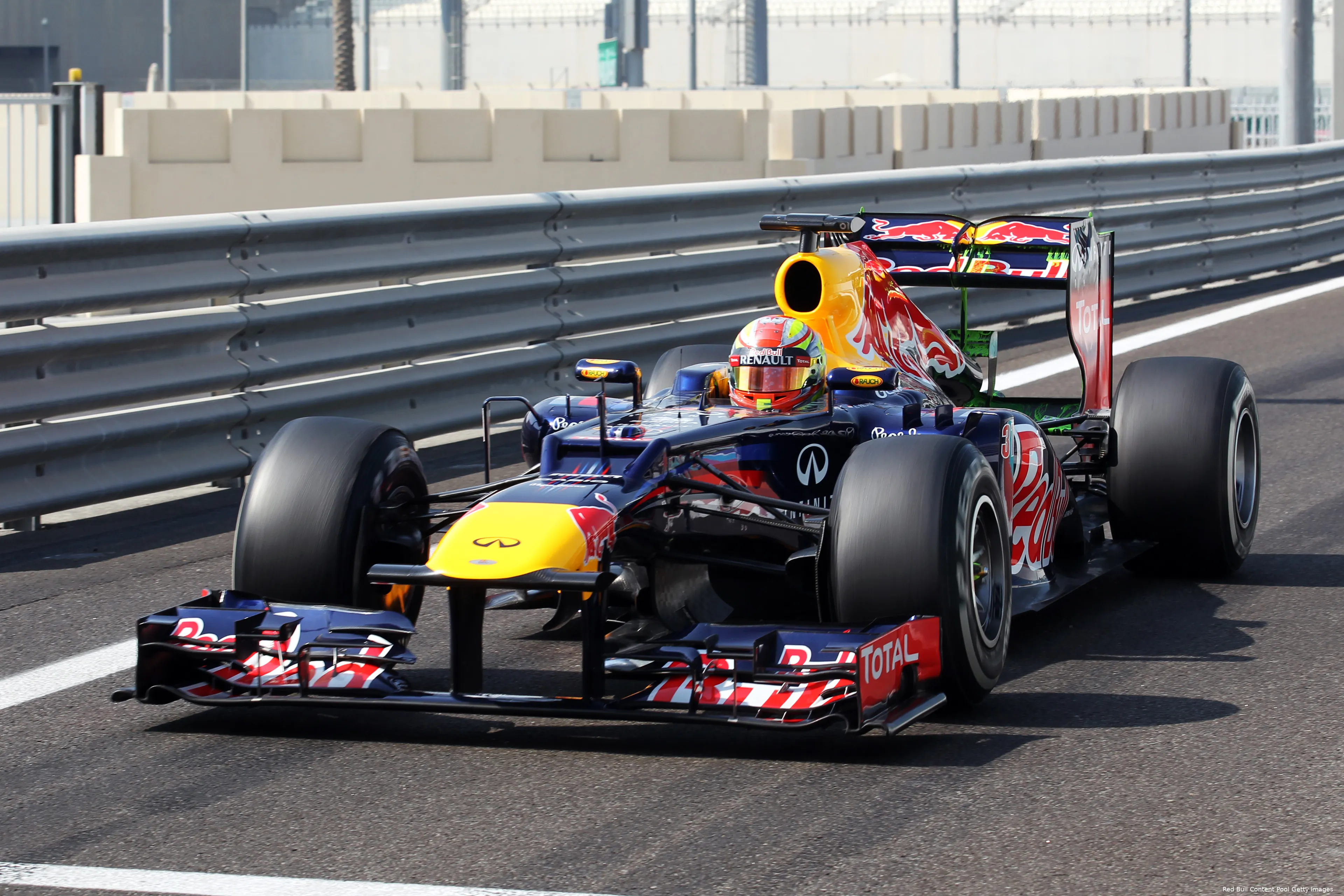 robin frijns rb8 yasmarina