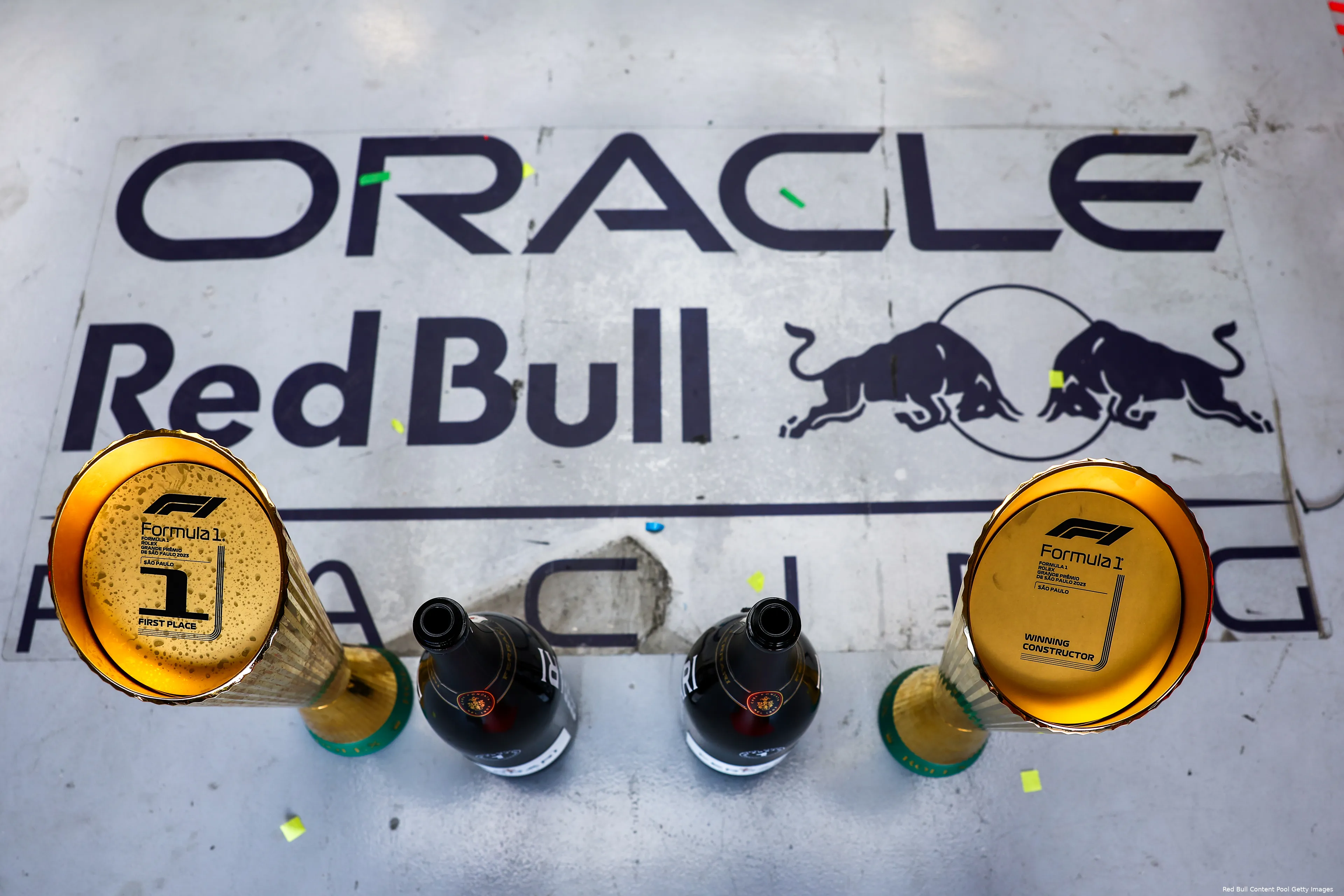 red bull verstappen red bull beker champagne