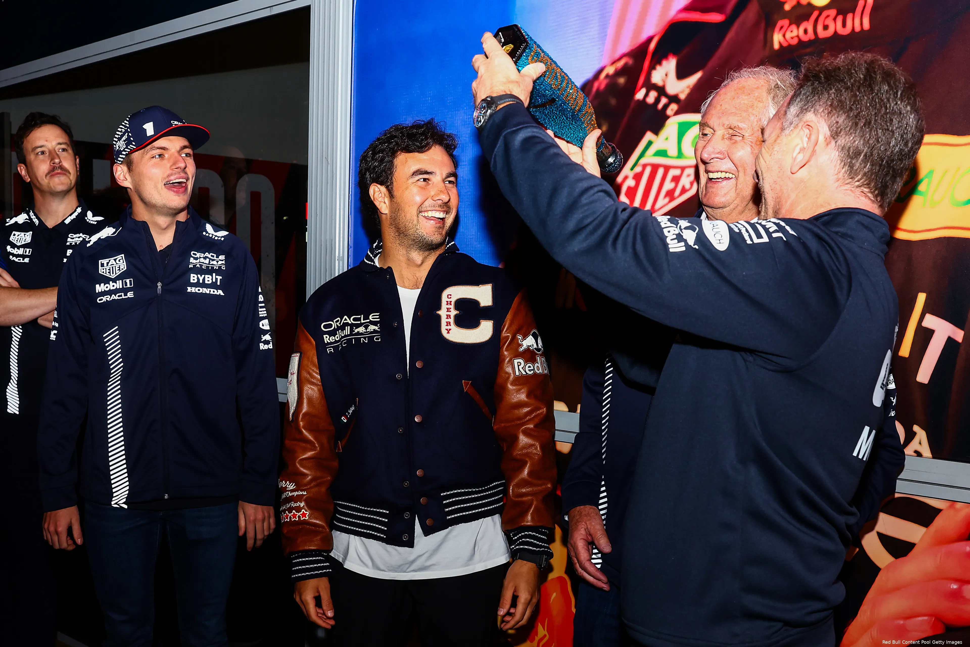 taart christian horner helmut marko sergio perez max verstappen