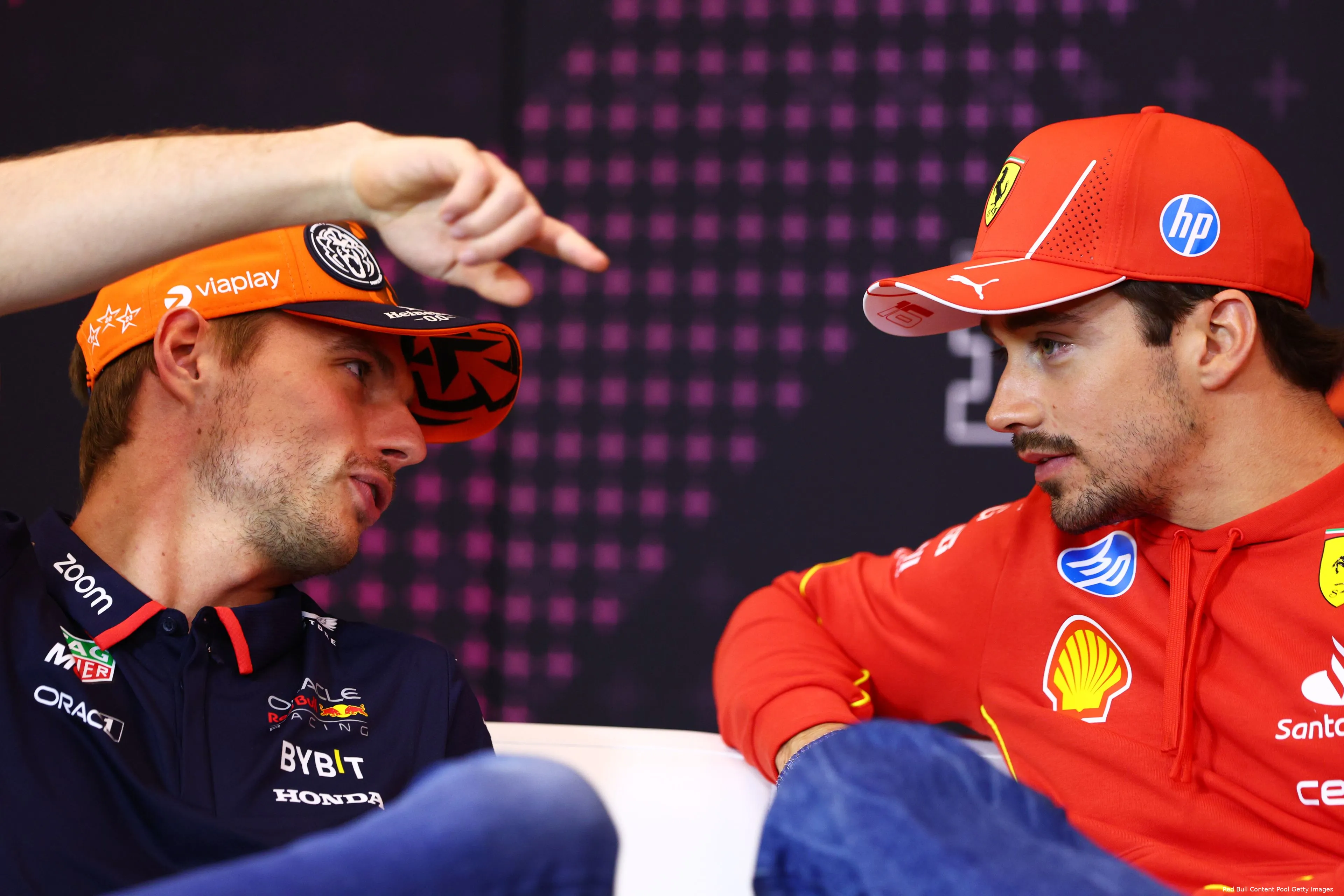 max verstappen persconferentie donderdag oostenrijk charles leclerc