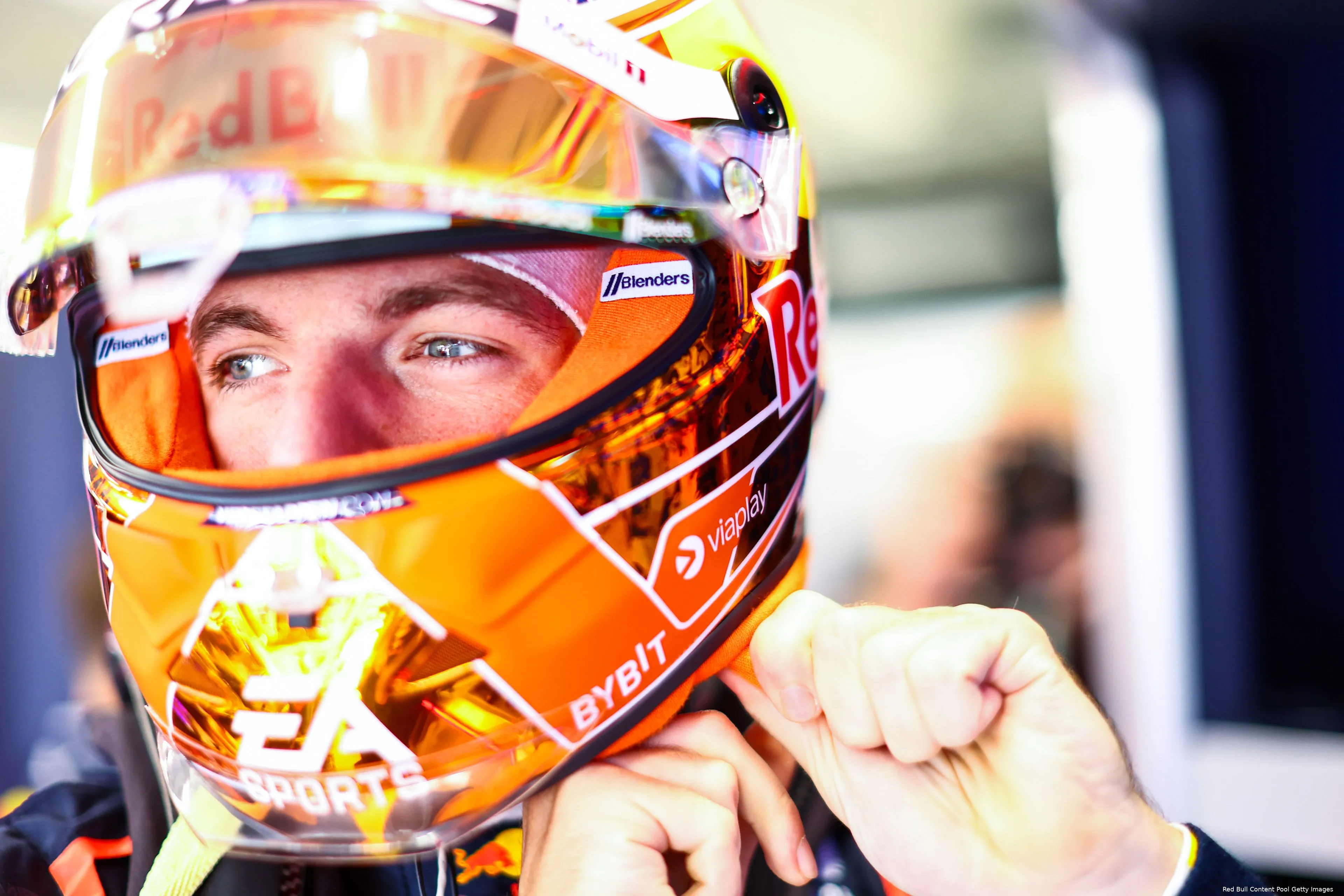 max verstappen helm cockpit hongarije 15