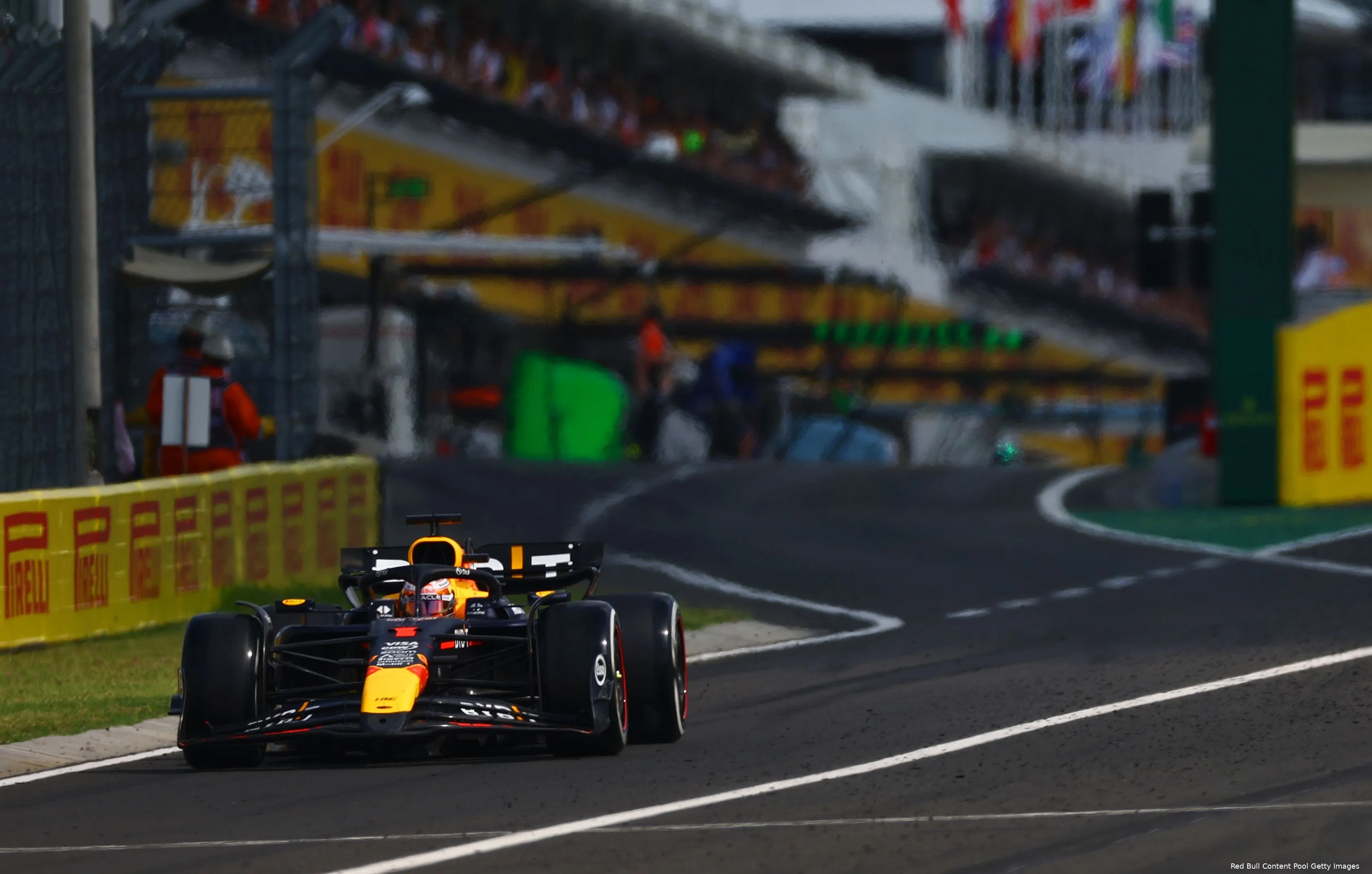 max verstappen racedag hongarije 2024 redbullracing