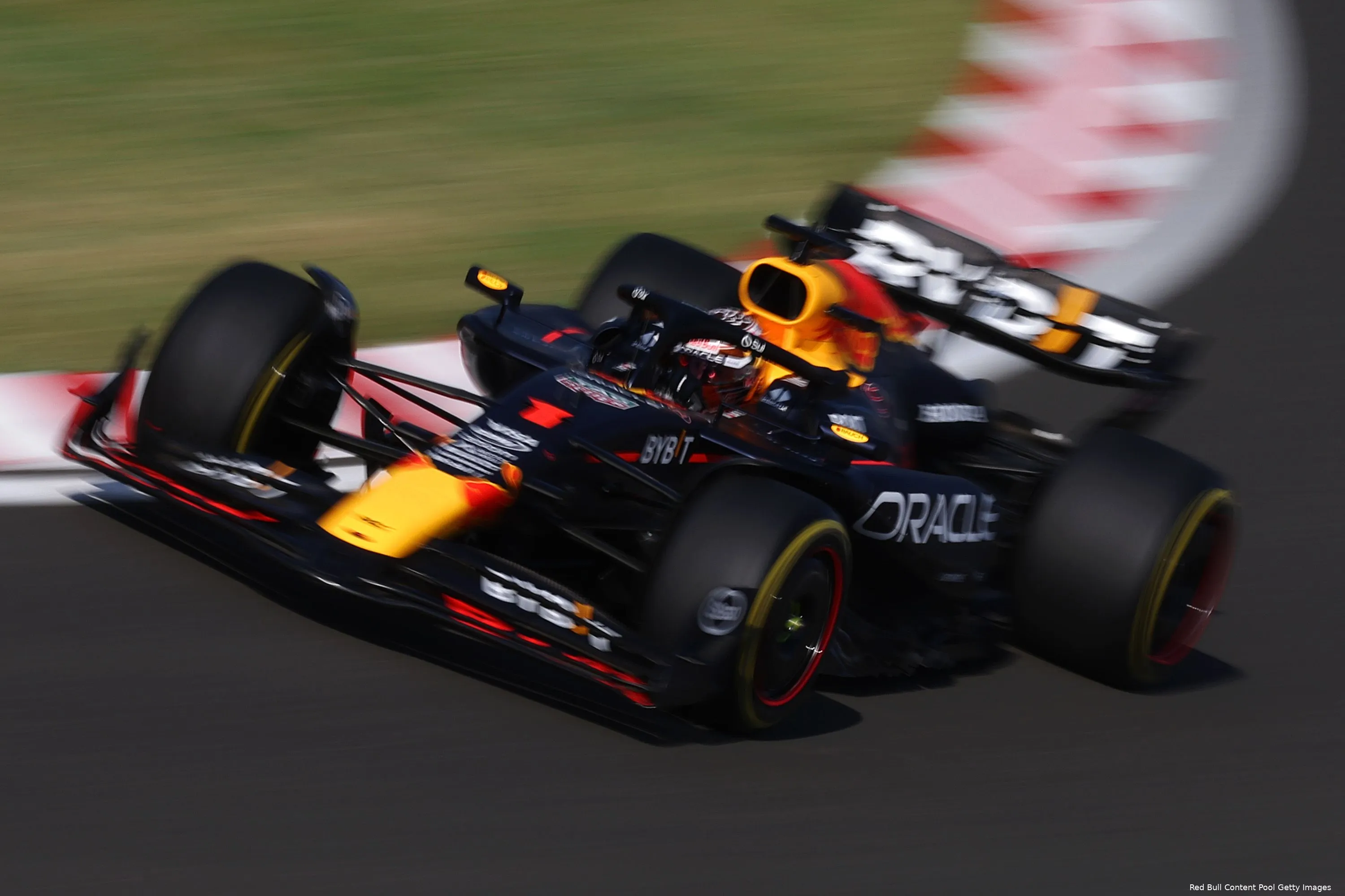 max verstappen red bull racing rb20 hongarije 2024 14