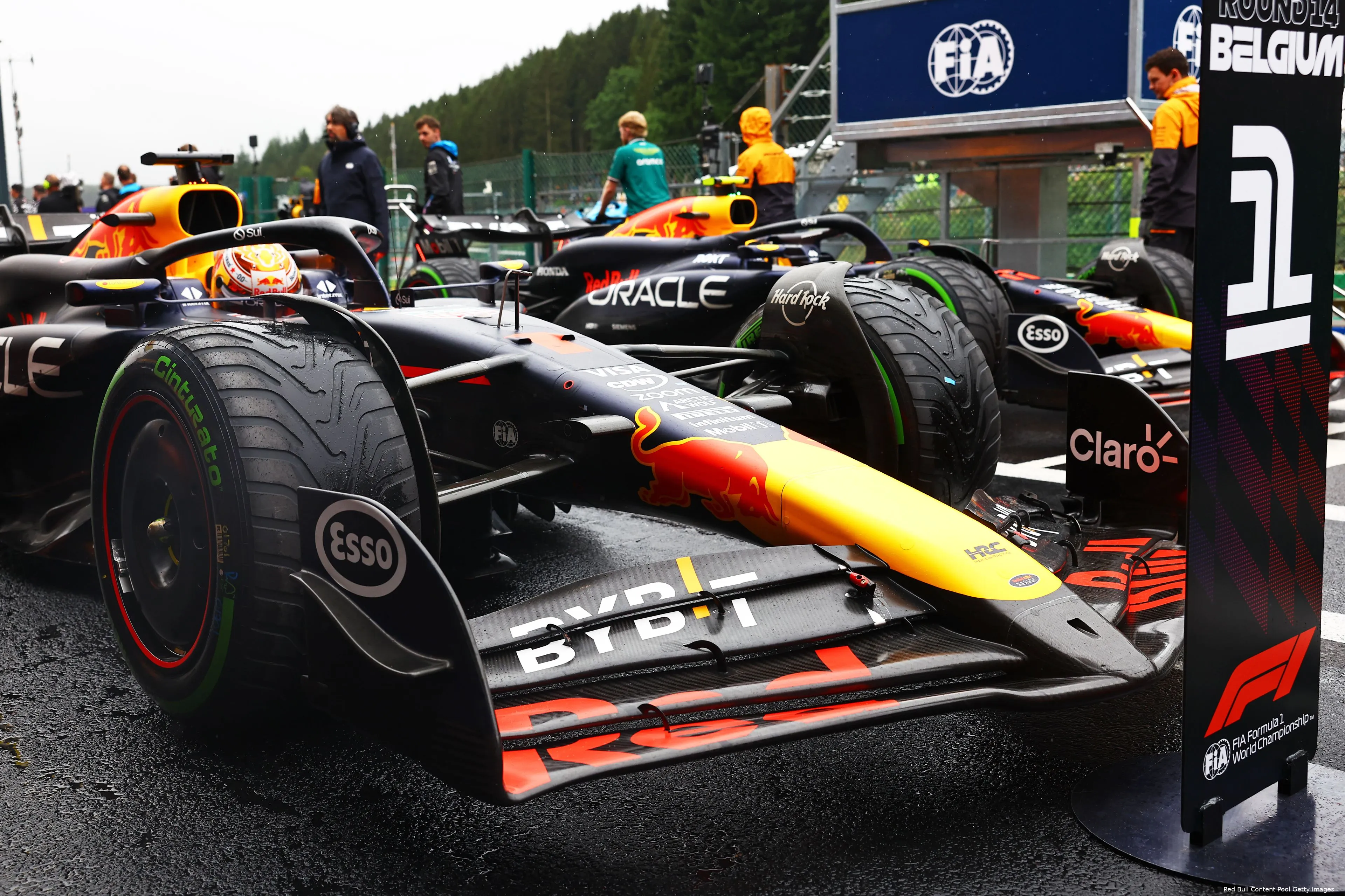 max verstappen red bull racing rb20 regen spa belgie 1 poleposition