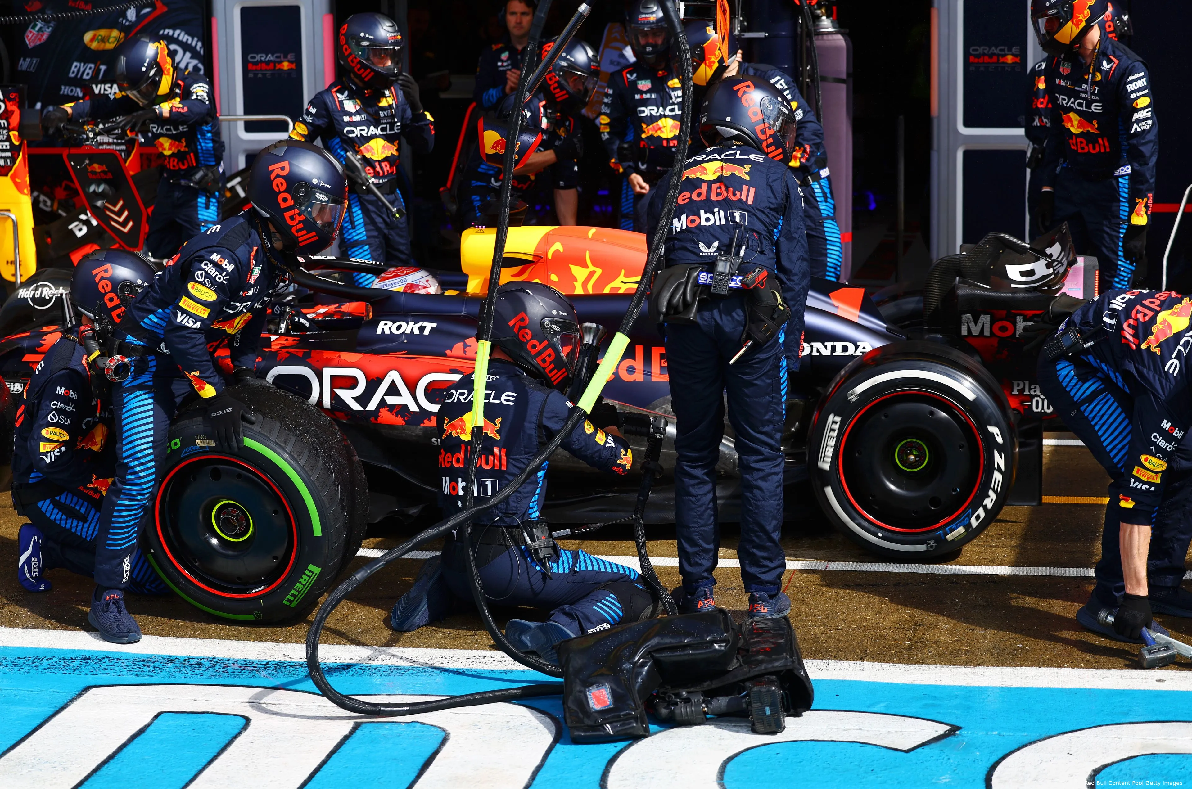pitstop max verstappen red bull racing silverstone 2024 8