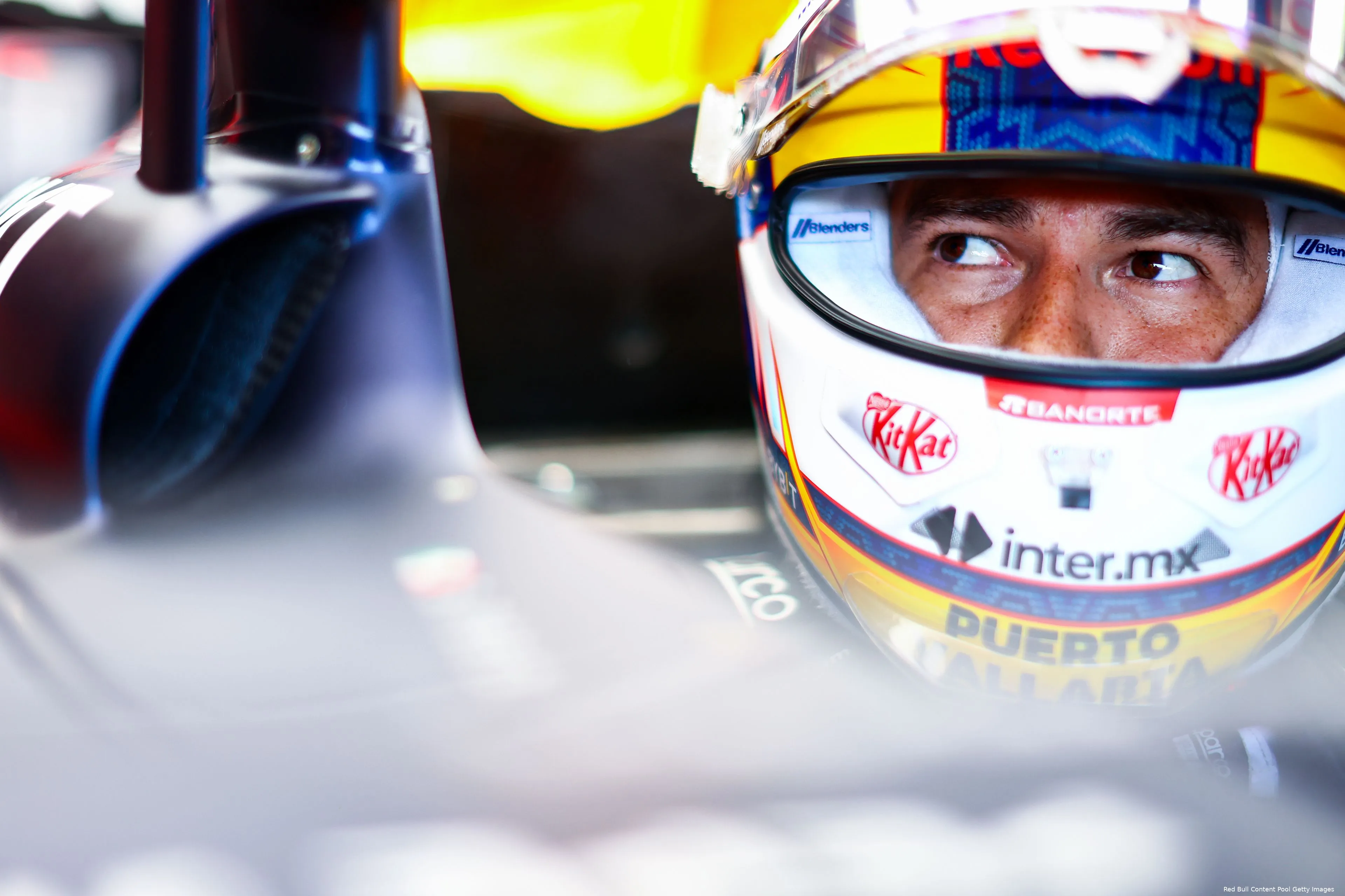 sergio perez 2024 nederland helm 1