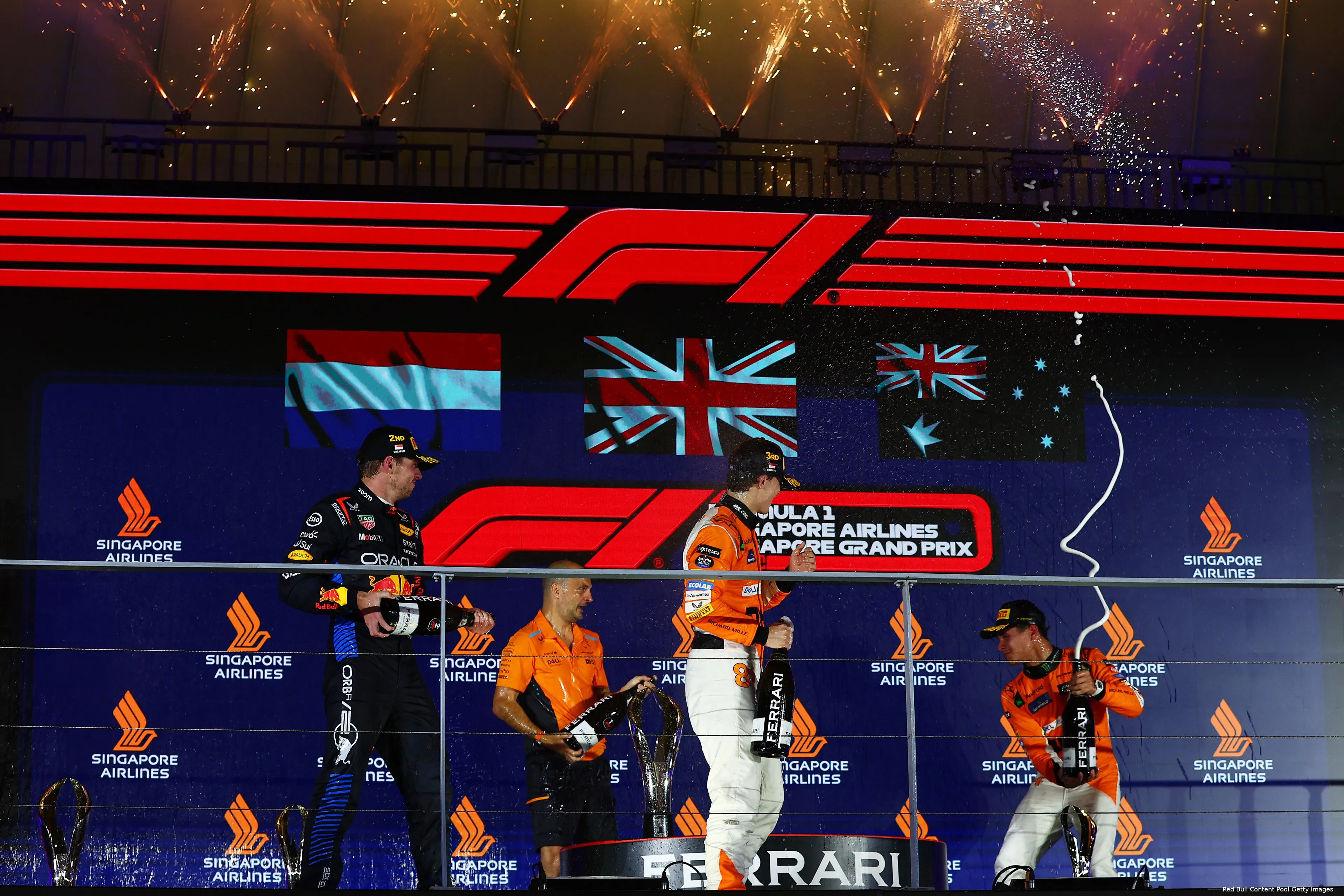 red bull racing max verstappen lando norris oscar piastri mclaren singapore gp zondag 2024 5