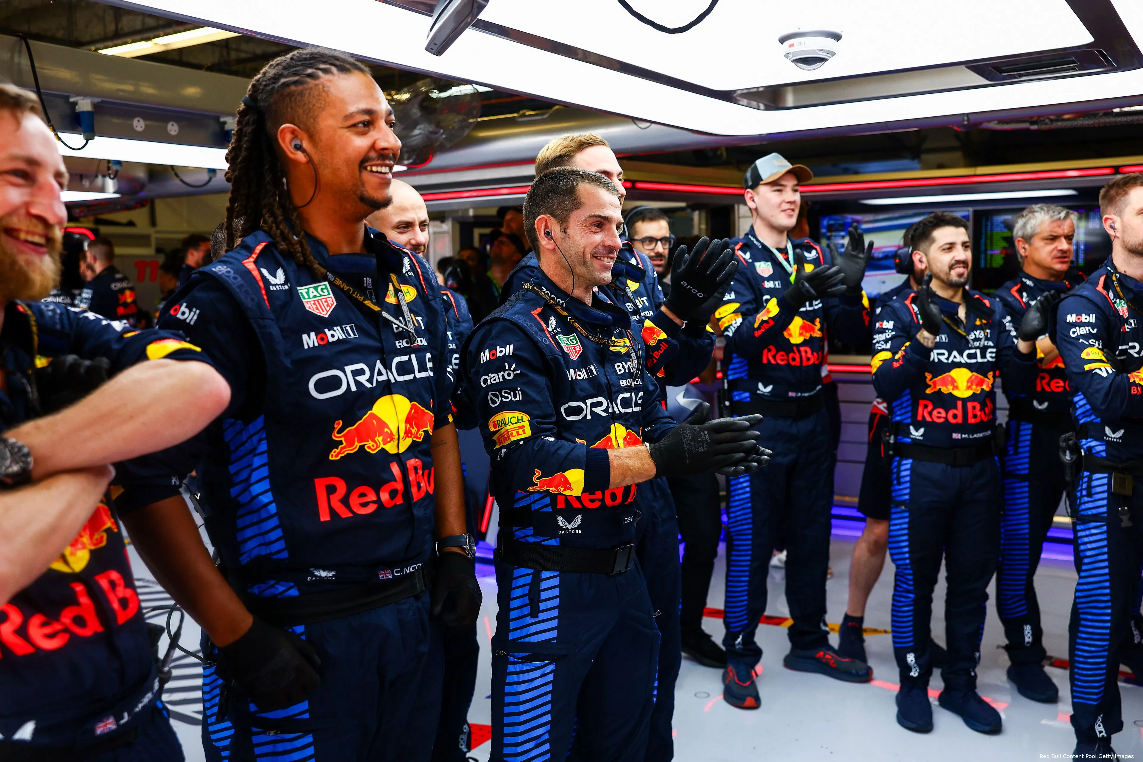 max verstappen cota zaterdag sprintrace 2024 redbullacing rb20 monteurs