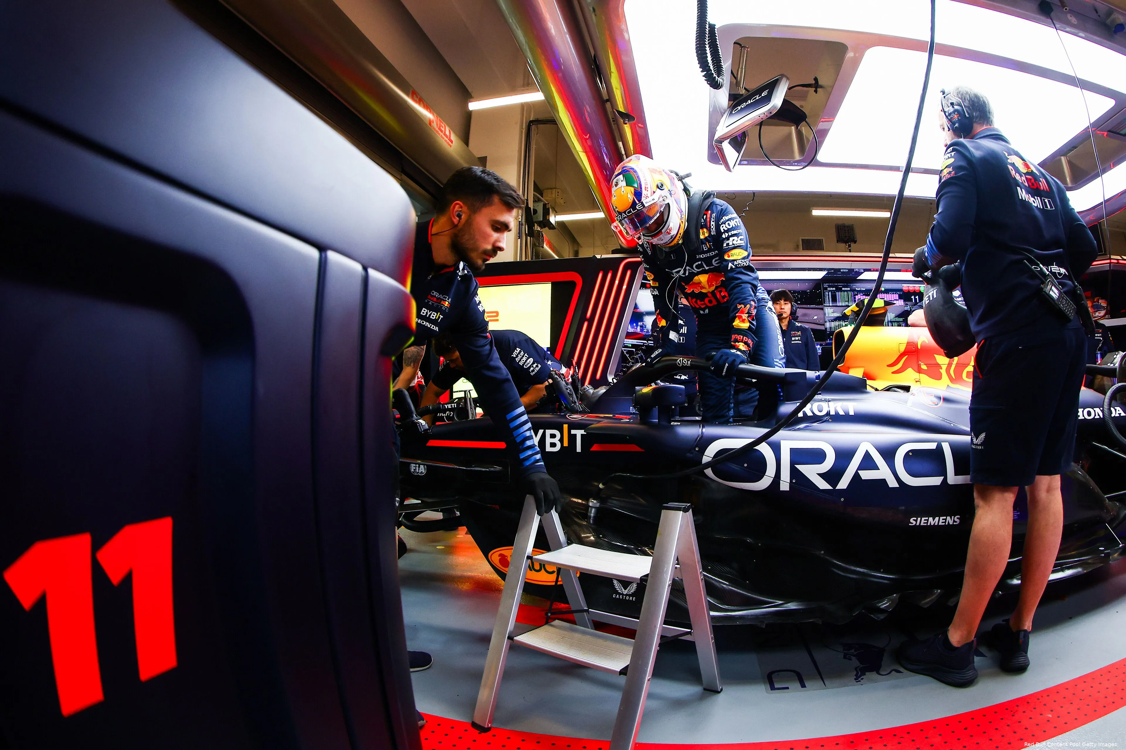 sergio perez rb20 red bull racing las vegas 11238 1 uitstappen