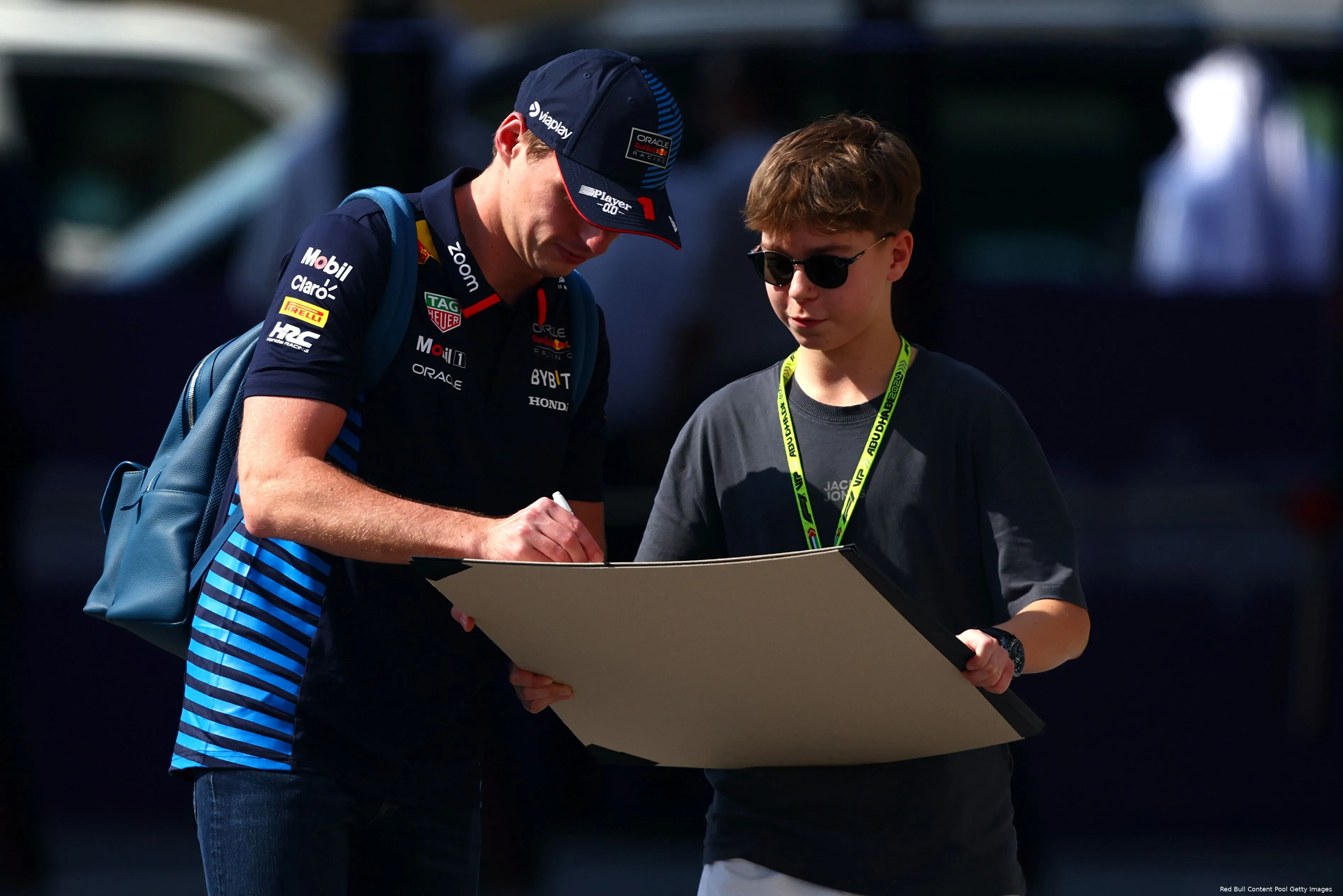 max verstappen pet abu dhabi vrijdag 2024 1 fan