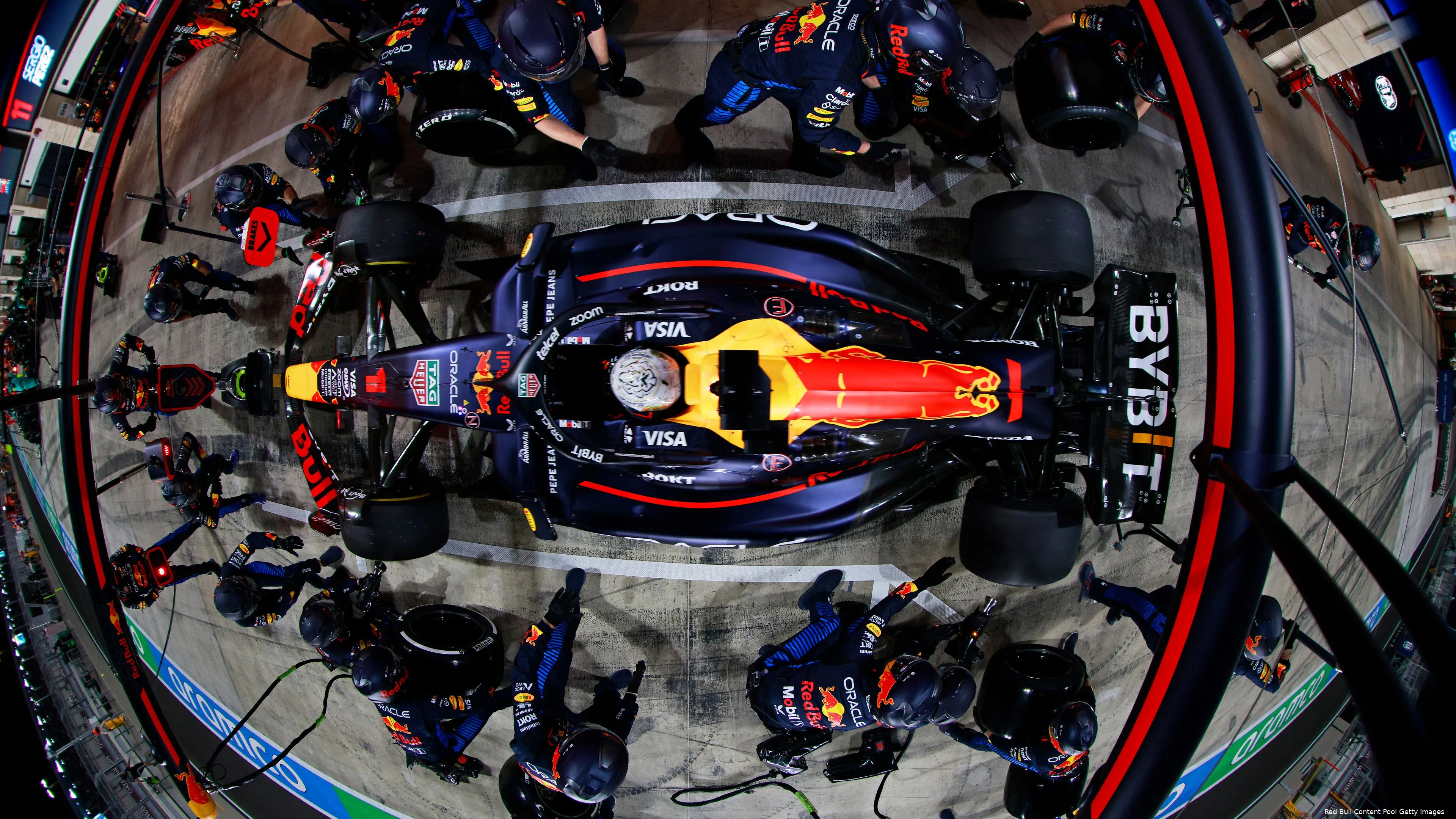 max verstappen red bull racing rb20 qatar pitstop 13