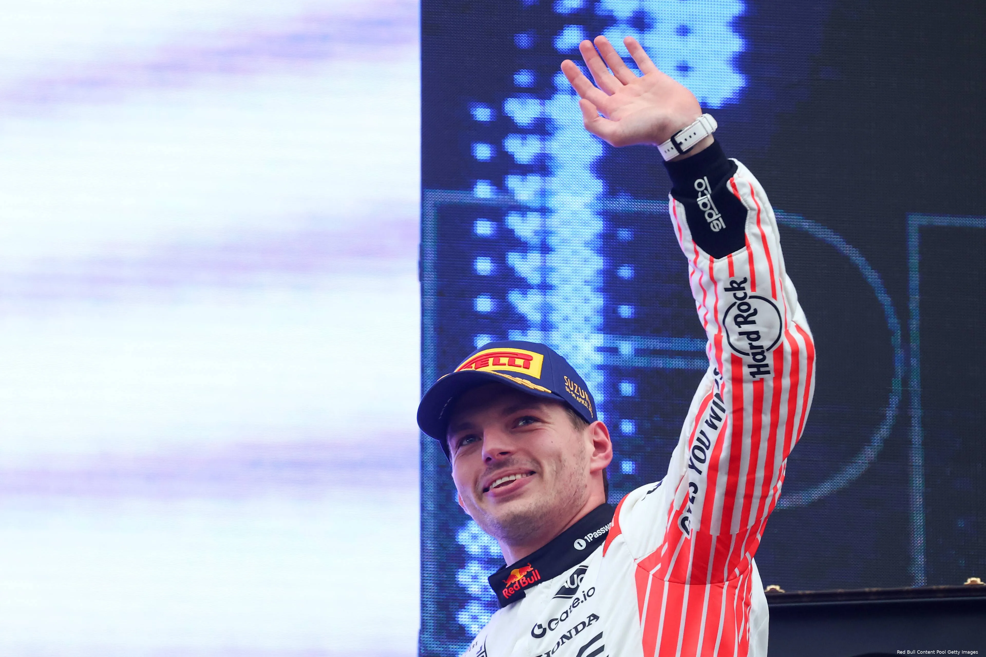 max verstappen win japan livery red bull racing 923 1 zwaai