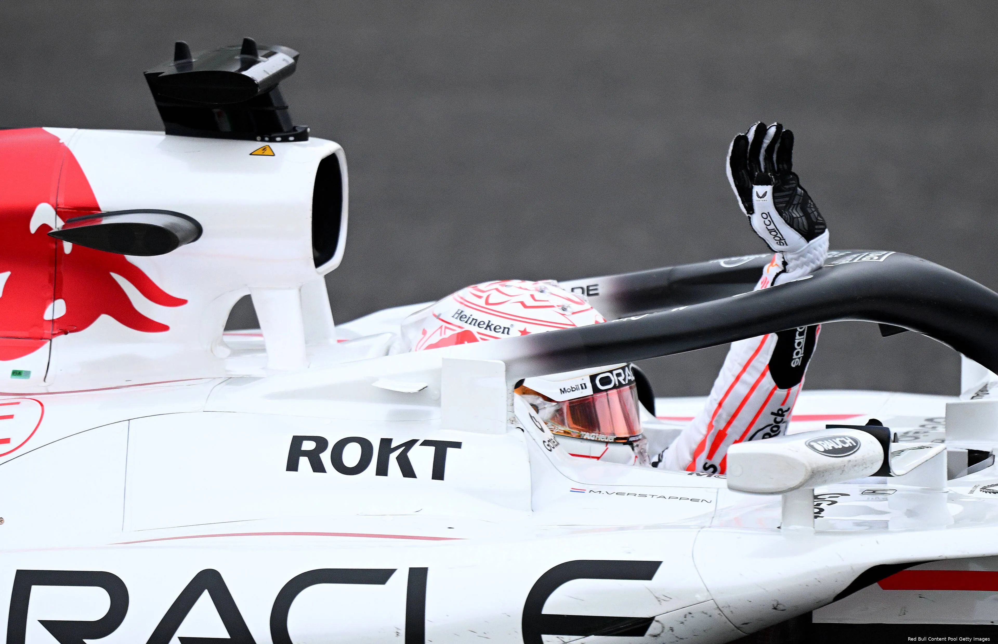 max verstappen win japan livery red bull racing 923 1 zwaai rb21 5