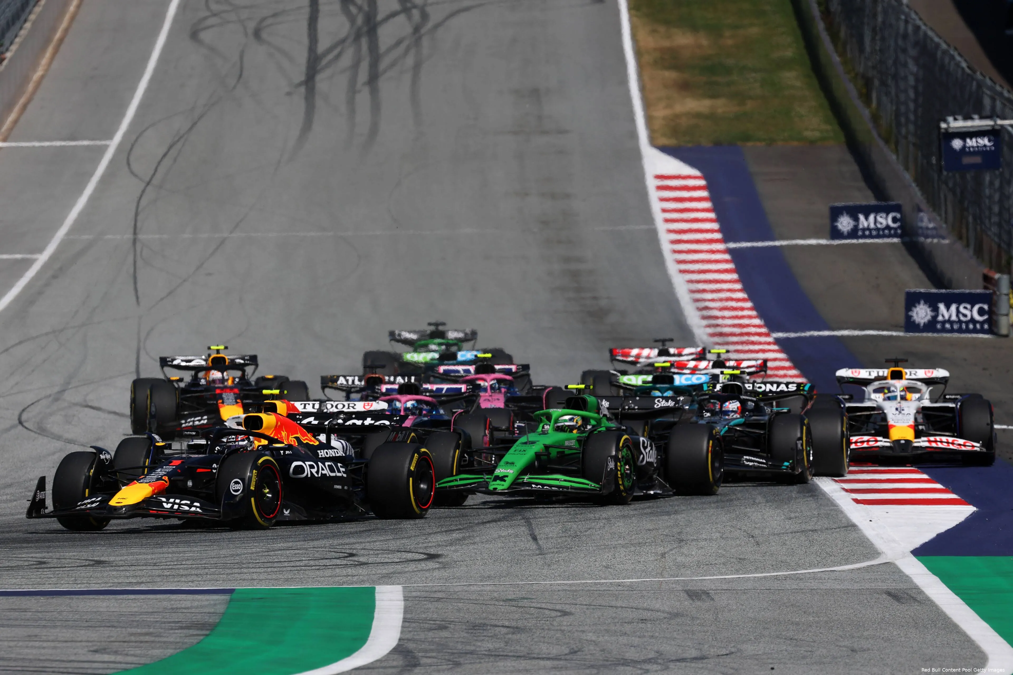 max verstappen red bull racing gp oostenrijk 2025 zondag gabriel bortoletoyuki tsunoda bocht een