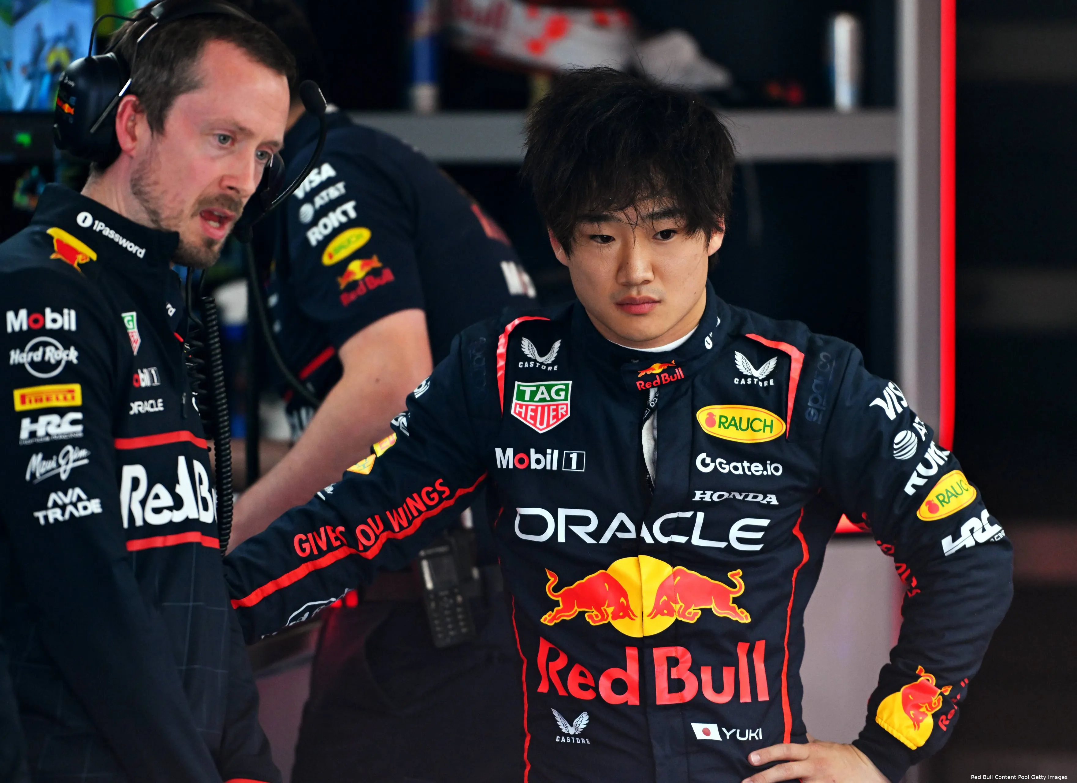yuki tsunoda red bull racing gp canada 2025 zaterdag garage pitbox