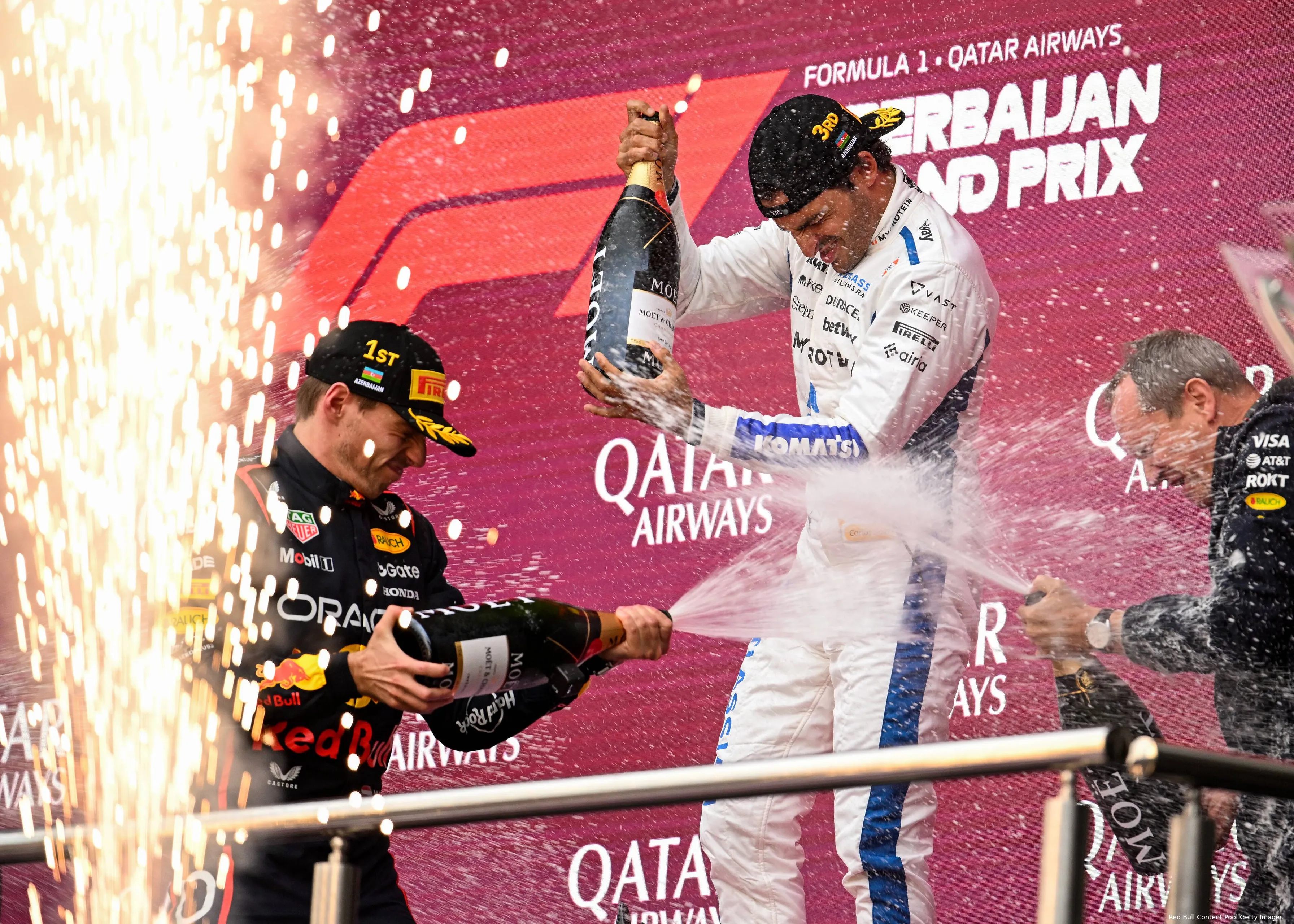 max-verstappen-red-bull-racing-gp-azerbeidzjan-2025-zondag-carlos-sainz-podium-williams-champagne
