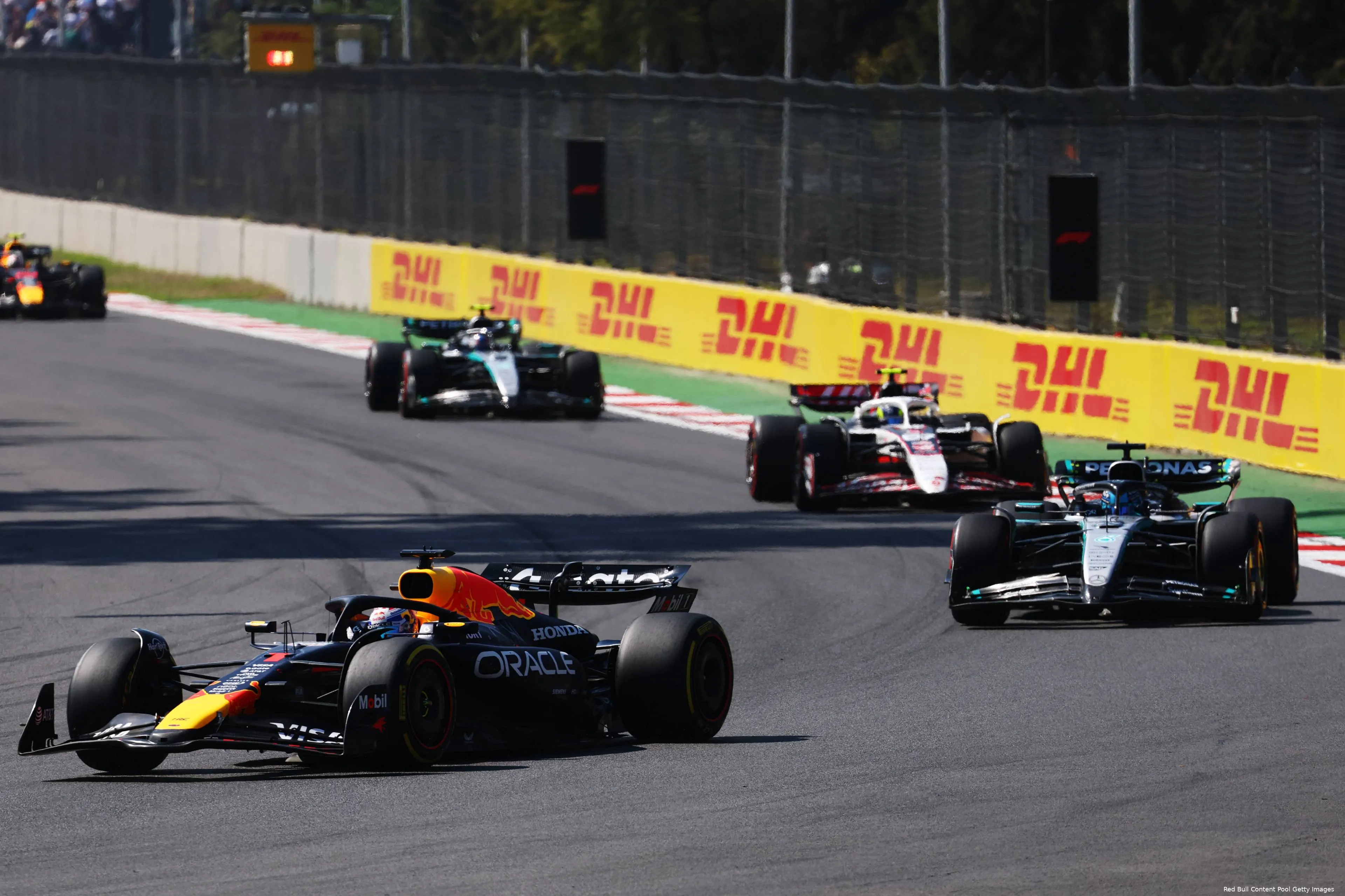 george-russell-mercedes-oliver-bearman-haas-kimi-antonelli-max-verstappen-red-bull-racing-mexico-zondag-2025