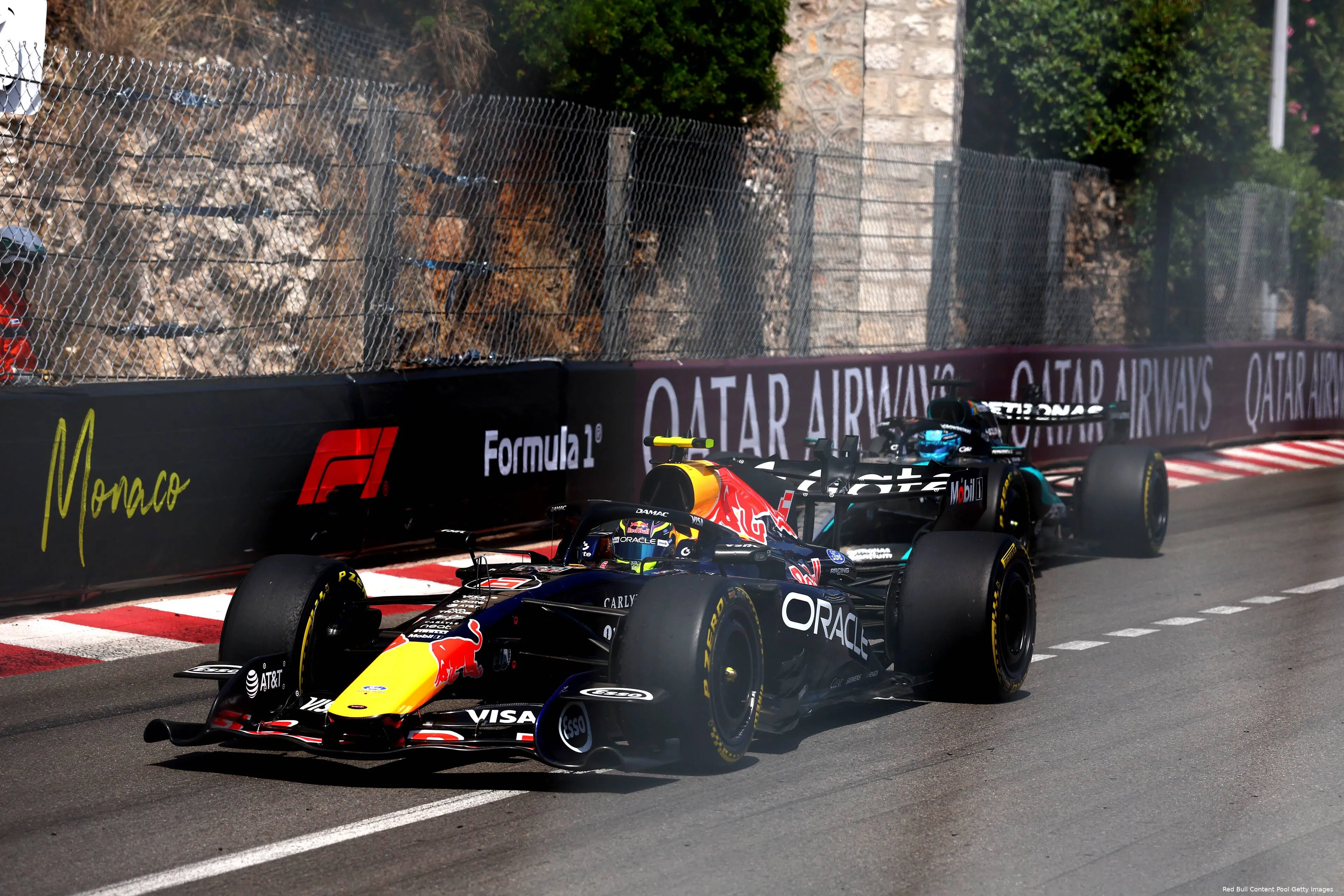 george-russell-mercedes-isack-hadjar-rb22-red-bull-racing-2026-monaco-zondag-grand-prix