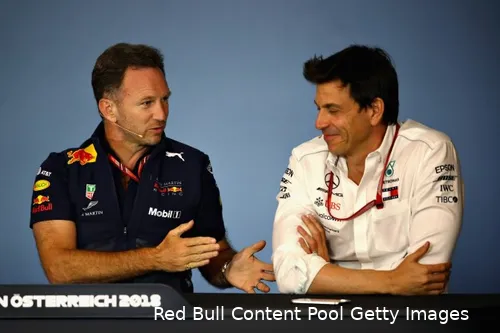 Christian Horner en Toto Wolff zijn in 2021 steeds verder verstrikt geraakt in hevige woordenwisselingen. (Foto: Red Bull Content Pool/Getty Images)