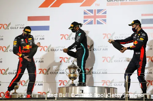 <i>Slechts één keer deelden Verstappen en Albon het podium: in Bahrein in 2020.</i>