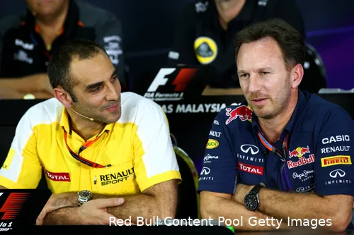 <i>Altijd gezellig samen: Cyril Abiteboul en Christian Horner.</i>