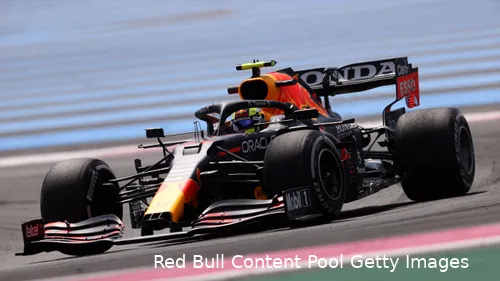 De RB16B met de aangepaste achtervleugel op Circuit Paul Ricard. Extreme gevolgen van de aanpassing ondervond Red Bull niet. (Foto: Red Bull Content Pool/Getty Images)