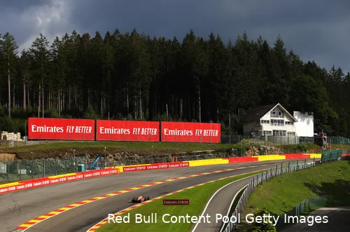 Donkere wolken boven Spa. Uiteindelijk zou de Grand Prix niet verreden worden vanwege de regenval.