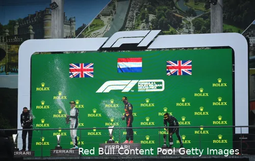 <i>Max Verstappen wist de race te 'winnen' en George Russell pakte zijn eerste podium. (Foto: Red Bull Content Pool)</i>