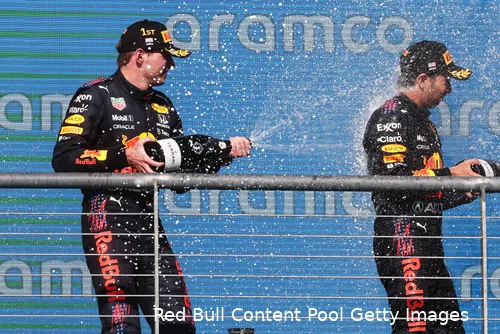 <i>Max Verstappen en Sergio Pérez scoorden belangrijke punten op CotA in 2021.&nbsp;</i>