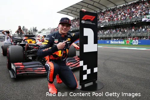 <i>Het is geen ongewoon gezicht om Max Verstappen op de eerste plek te zien in Mexico.</i>