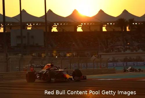 Verstappen tijdens de kwalificatie op het Yas Marina-circuit, Abu Dhabi (Foto: Red Bull Content Pool / Getty Images)