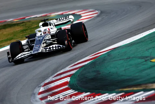 <i>De AlphaTauri in actie op Barcelona. (Foto: Red Bull Content Pool/Getty Images)</i>