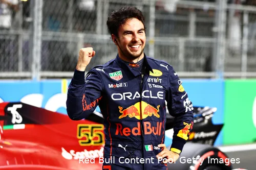 Pérez pakt zijn eerste poleposition in dienst van Red Bull Racing op het circuit in Jeddah, Saoedi-Arabië.