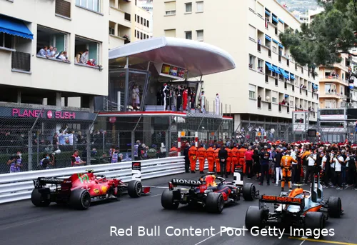<i>Vorig jaar stonden Max Verstappen, Carlos Sainz en Lando Norris op het podium in Monaco. Zien we twee van deze drie heren er dit jaar weer? De data suggereert van wel..</i>