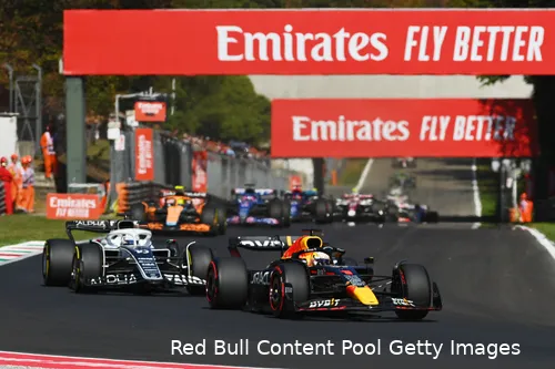 <i>Max Verstappen moest zijn weg naar voren vinden op Monza, maar hij wist tenminste waar hij startte.&nbsp;</i>