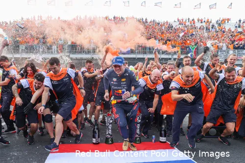<i>Oranje fakkels zijn dit jaar verboden op het circuit van Zandvoort.</i>