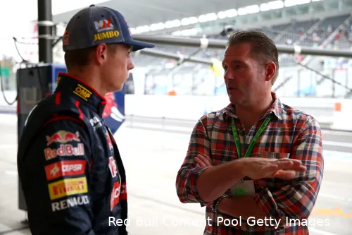 <i>Jos Verstappen was natuurlijk aanwezig om de prestaties van zijn zoon in de gaten te houden</i>.