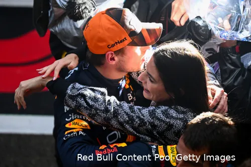 kelly piquet max verstappen red bull racing f1 gp japan 2022