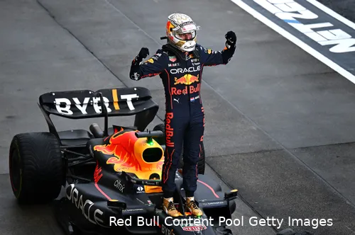 &nbsp;Max Verstappen regeert op Suzuka en wint zijn tweede wereldtitel