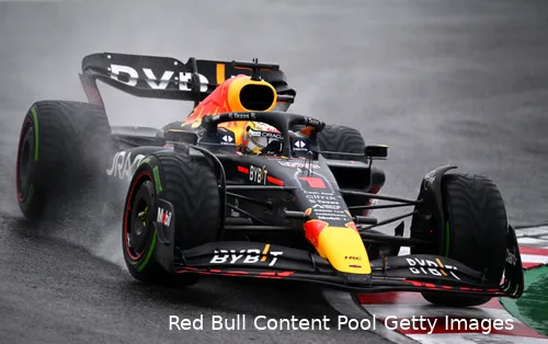 Verstappen trotseerde het ruige weer tijdens de Grand Prix van Japan 2022.