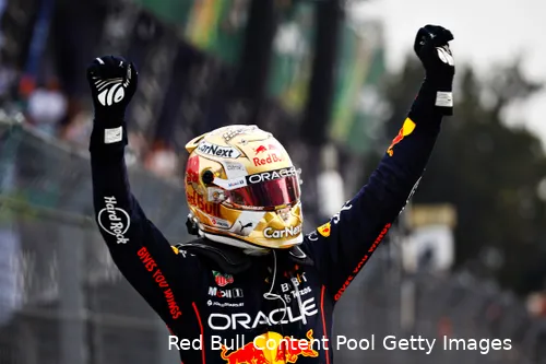 <i>Vorig jaar won Verstappen met deze kampioenshelm in Mexico.</i>