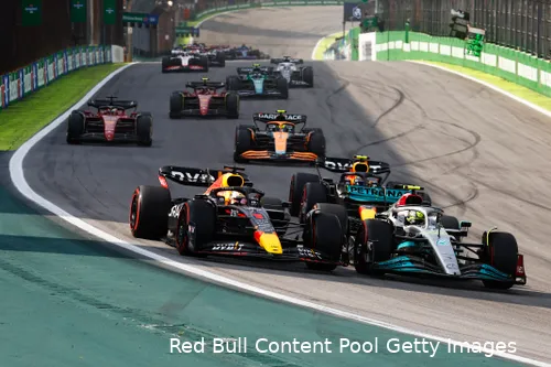 <i>Red Bull Racing leek heel het weekend niet de snelheid te hebben om Mercedes echt aan te kunnen vallen.</i>