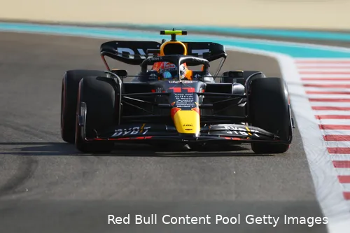 Sergio Pérez tijdens de eerste vrije training op Yas Marina Circuit.