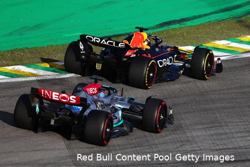 Mercedes was vorig jaar met minder trainingstijd in Brazilië plotseling een serieuze uitdager van Red Bull Racing.