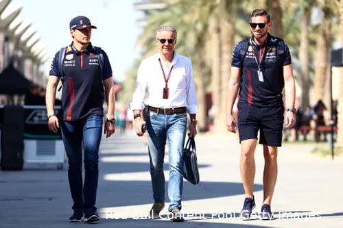 Max Verstappen, manager Raymond Vermeulen, en voormalig trainer Bradley Scanes.